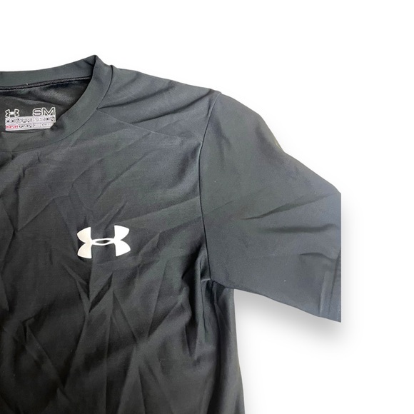 ✨BOYS UNDER ARMOUR SHIRT✨ - Picture 3 of 5